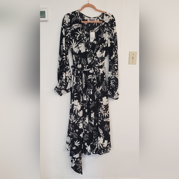 Meghan Los Angeles Floral Dress - Picture 2 of 10